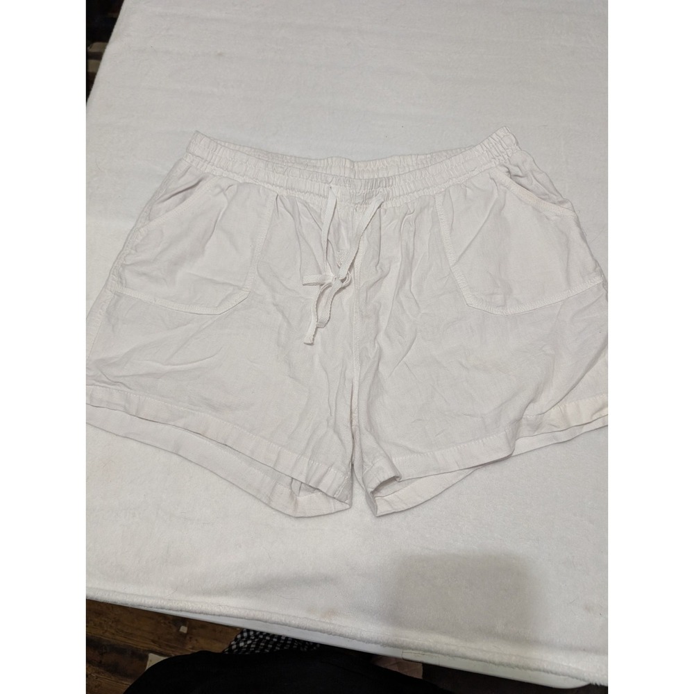 Linen Blend White 1946 Women's Plus Size Mom Shorts Size 18/20